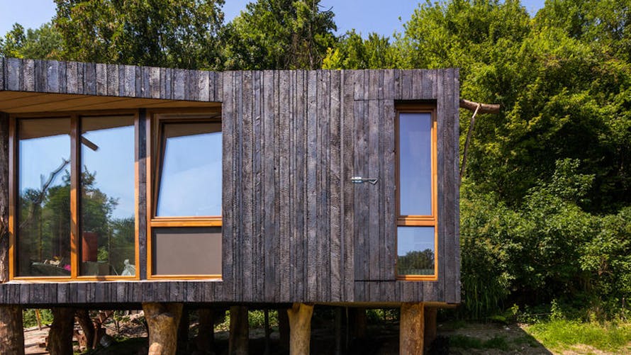 maison bois brulé